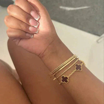 سوار كلوفر باللون الأسود والذهبي